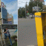 У гостиницы «Калининград» сносят незаконный шлагбаум и стелу (фото) - ИА Русский Запад