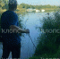 Спасатель страхует водолаза | Фото: очевидец - Klops.Ru
