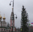 Спасли новогоднюю ёлочку и установили флюгер на башне. Рабочие в Гусеве сегодня проявили большой профессионализм и находчивость - Калининградская ГТРК