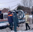 Жителей посёлков под Полесском, которых из-за сноса понтона отрезало от области, переправляют через реку на катере (фото, видео) - Новости Калининграда | Фото: МЧС региона - Klops.Ru