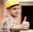 Фото: https://stroim-domik.ru/storage/attachments/construction-worker-gesturing-thumbs-up-64c0ac8b7cc2b.jpg - Янтарный Край