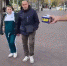 Молодежка ЛДПР в День отца вручила калининградским папам чай от ЛДПР - ЛДПР