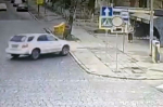В Калининграде внедорожник врезался в остановку (видео)