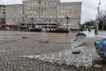 В Калининграде ветер повалил новогодние украшения на пл. Победы и деревья (фото) (дополнено)
