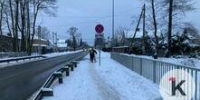 «Надо не сыпать реагенты, а убирать сугробы»: как калининградцы добирались на работу снежным утром понедельника - Klops.Ru