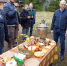 Лесники встретили Беспрозванных дымящимся самоваром - ИА Русский Запад