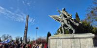 80 лет Великой Победе: сотрудники МЧС России почтили память участников штурма Кёнигсберга - МЧС Калининградской области