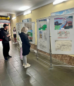 На Южном вокзале Калининграда открылась выставка детских рисунков