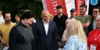 «Калининградцы, спасибо за вашу любовь»: Дятлова и Беспрозванных посетили День города (фото) - Klops.Ru