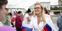Триколор объединяет: как Калининград отметил День Государственного флага - NewKaliningrad.Ru