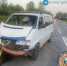 На Южном обходе микроавтобус врезался в дерево, пострадал водитель - Комсомольская правда