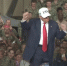 Танец Трампа перед  американскими военными. Скриншот стоп кадра трансляции - НИА-Калининград