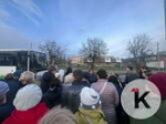 В Калининграде устроили юбилейный рейс троллейбуса, но кататься пришлось в битком набитом душном салоне (фото)