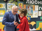 Искренность в каждом штрихе: выставка рисунков ко Дню матери