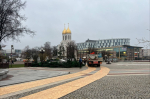 В центре Калининграда приступили к установке новогодней ёлки (фото)