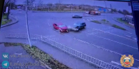 На улице Суворова произошло тройное ДТП, одна из машин вылетела на тротуар - Комсомольская правда