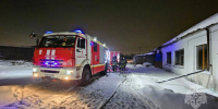 Загоревшийся цех по производству мебели на ул. Орудийной тушили 34 человека - Комсомольская правда