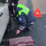Сотрудник ГАИ помог калининградке поменять колесо - Kaskad.TV
