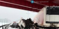 На Приморском полукольце погиб водитель фуры, врезавшейся в ограждение - Kaskad.TV