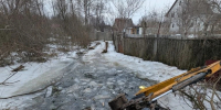 В Калининграде водитель экскаватора погиб после падения техники в выгребную яму - Kaskad.TV
