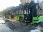 Двери были заблокированы, люди выбивали окна: появились подробности о загоревшемся троллейбусе на Московском