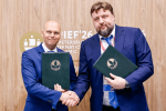 Алексей Беспрозванных подписал соглашение на ПМЭФ-2026 с руководством «Росагролизинг»