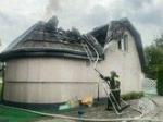 В Калининграде у двух домов сложной планировки одновременно загорелась крыша