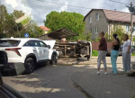 В Калининграде перевернувшееся авто заблокировало водителя