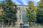 В Калининграде ремонтируют здание с башней на Советском проспекте (фото)