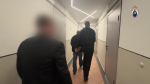 В Калининграде по ходатайству следователя регионального управления заключен под стражу обвиняемый в избиении до смерти соседа (видео)